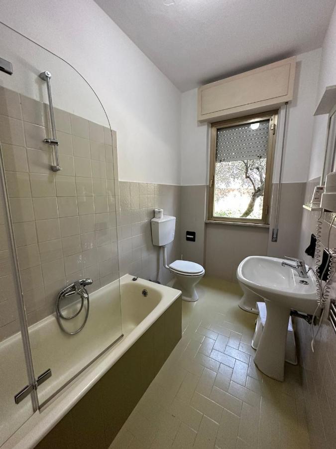 Hotel La Pineta Carrare Extérieur photo