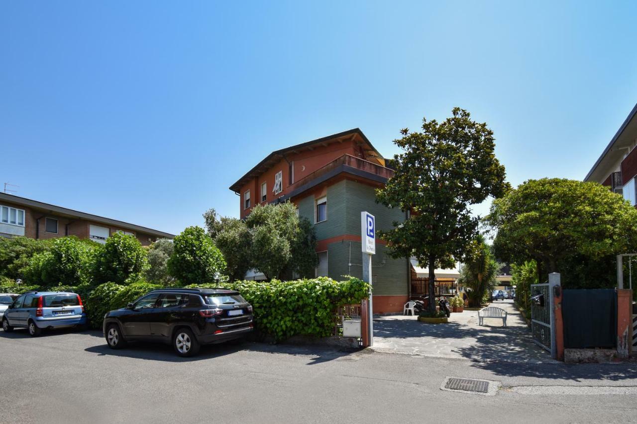 Hotel La Pineta Carrare Extérieur photo